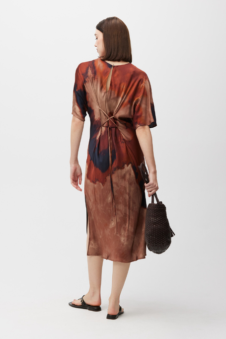 Rochie cambrată cu model din viscoză