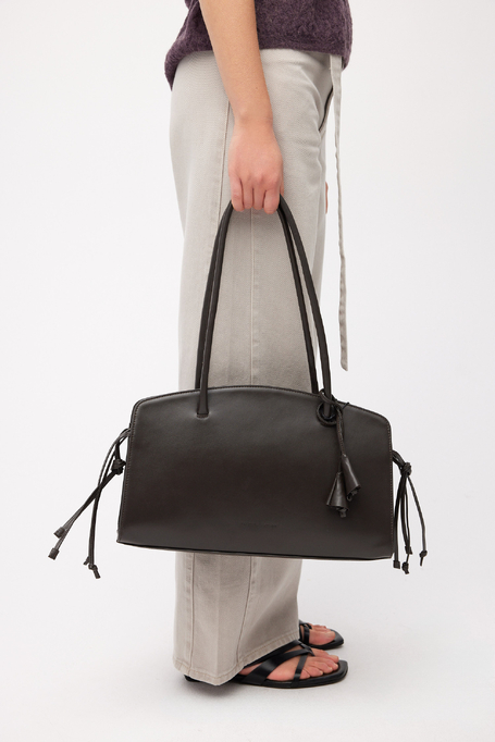 Geantă din piele maro ciocolată cu ciucuri