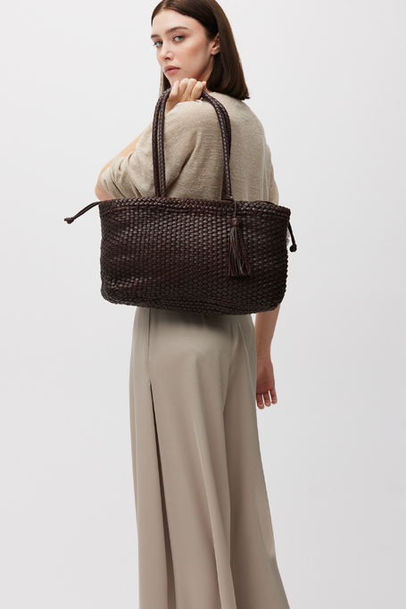Geantă maro din piele împletită