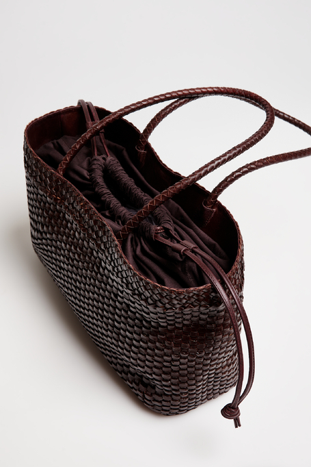 Geantă maro din piele împletită