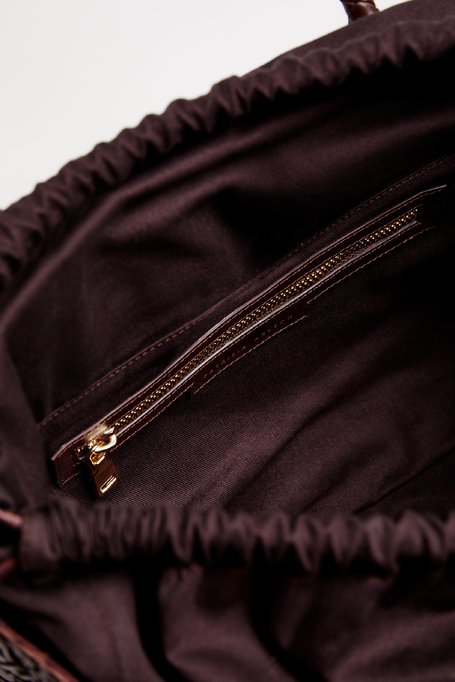 Geantă maro din piele împletită