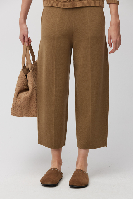 Pantaloni culotte din tricot
