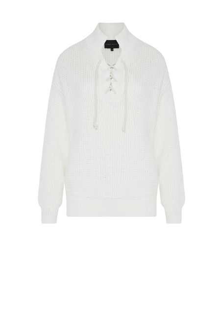 Pulover alb cu model perforat și legătură