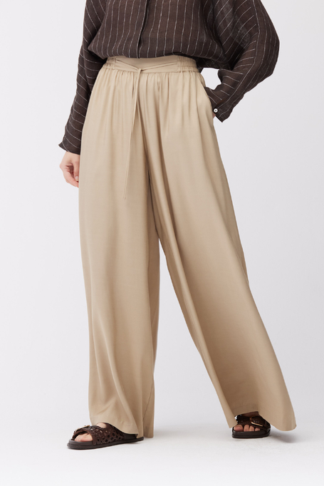 Pantaloni bej cu picior larg