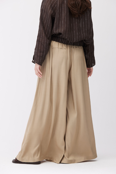 Pantaloni bej cu picior larg