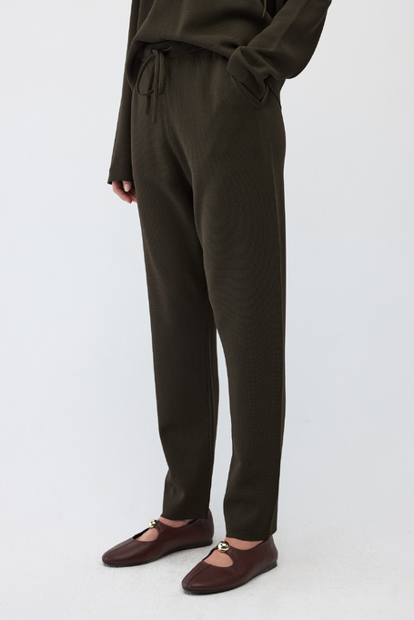 Pantaloni tricota?i