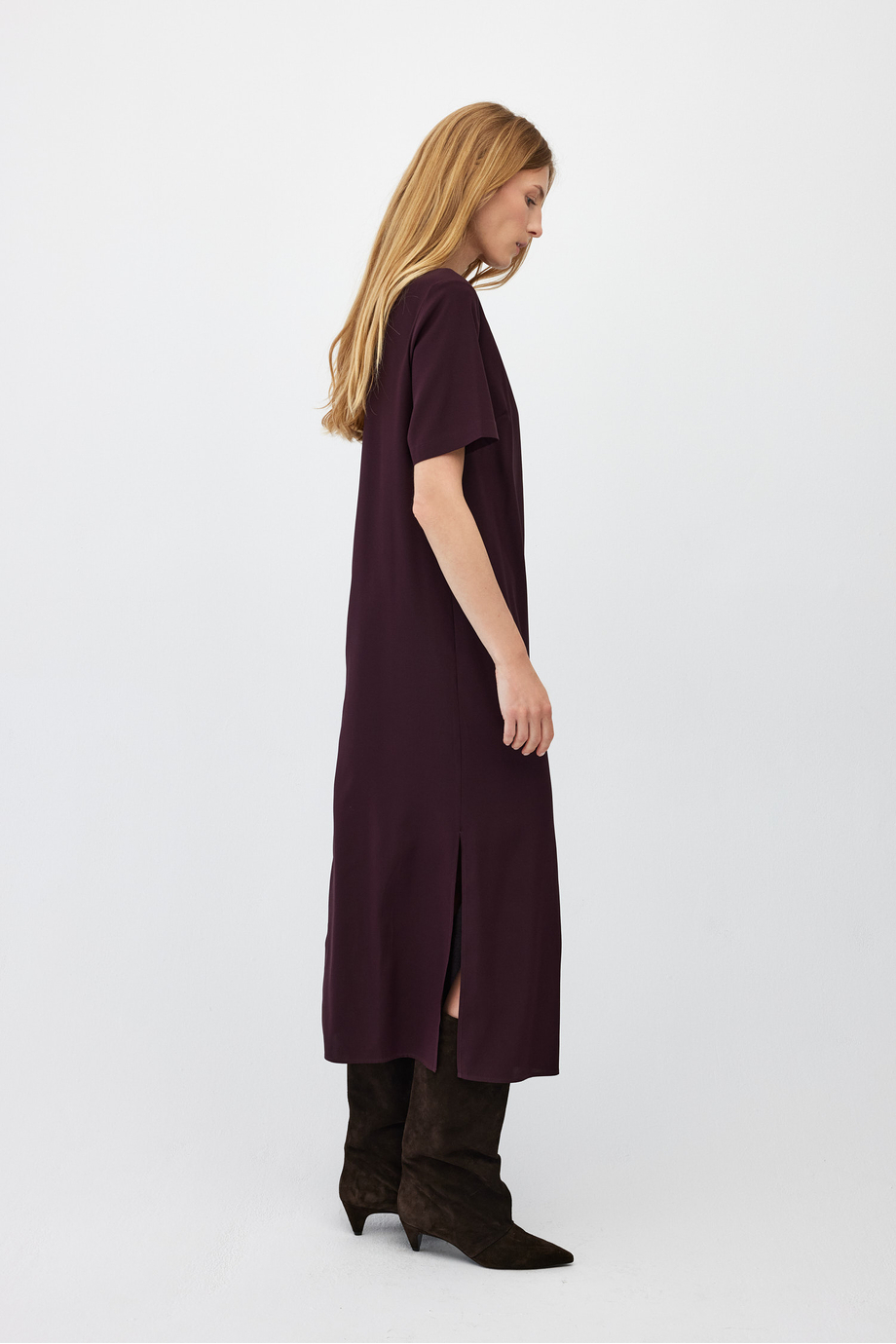 Rochie din mãtase în culoare vânãtã Rochie din mãtase în culoare vânãtã