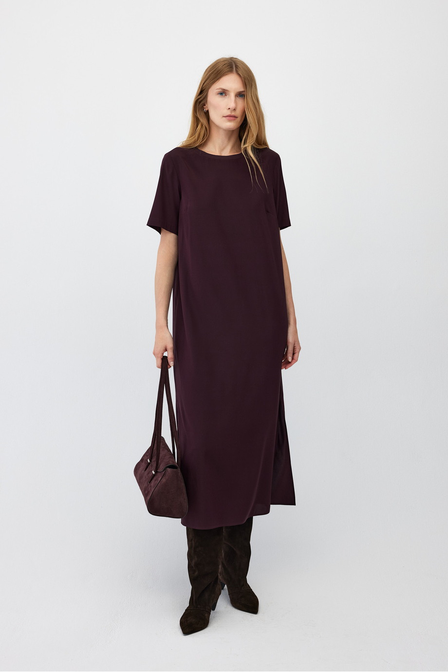 Rochie din mãtase în culoare vânãtã Rochie din mãtase în culoare vânãtã