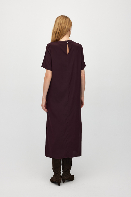 Rochie din mãtase în culoare vânãtã Rochie din mãtase în culoare vânãtã