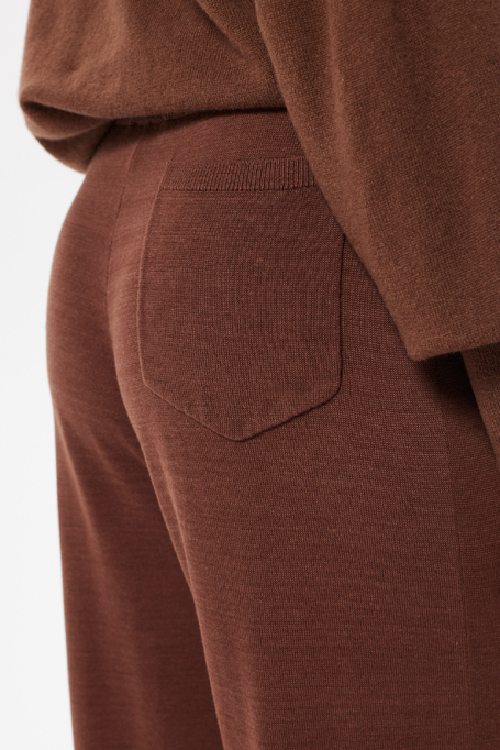 Pantaloni tricotați maro cu mătase Pantaloni tricotați maro cu mătase
