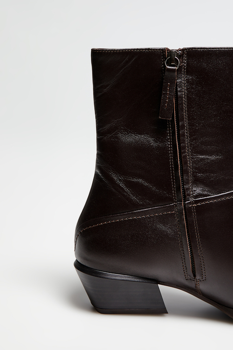 Botine ciocolatii din piele Botine ciocolatii din piele