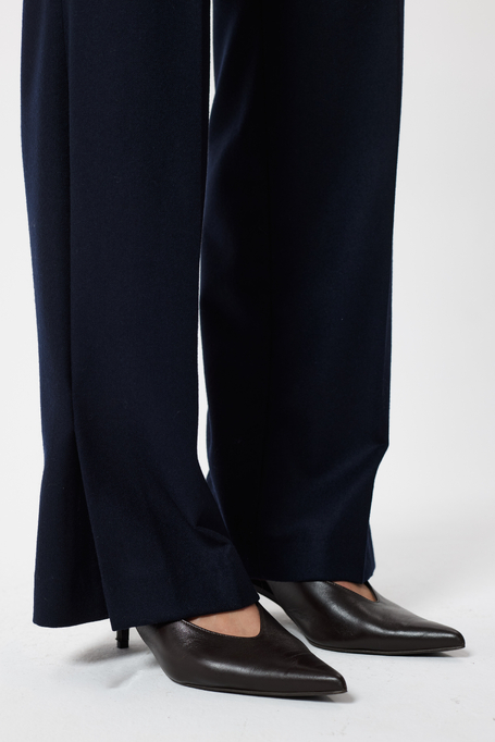 Pantaloni bleumarin evazați din lână virgină și cașmir