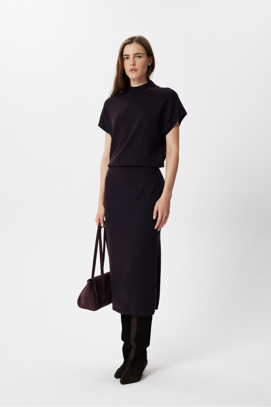 Rochie din lână de culoarea vinetei cu guler înalt Rochie din lână de culoarea vinetei cu guler înalt