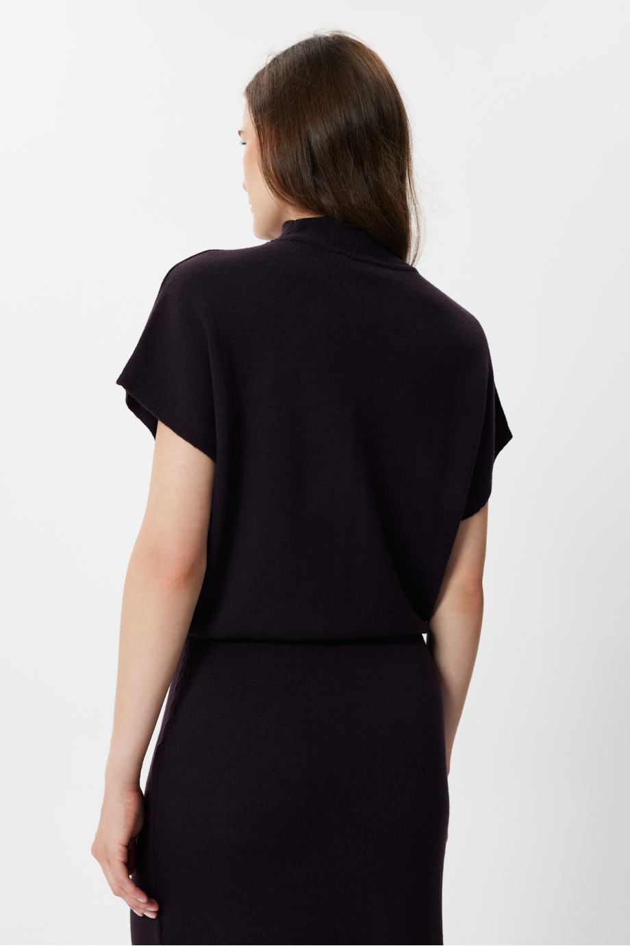 Rochie din lână de culoarea vinetei cu guler înalt Rochie din lână de culoarea vinetei cu guler înalt