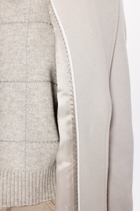 Palton bej cu curea din cașmir și mătase Palton bej cu curea din cașmir și mătase