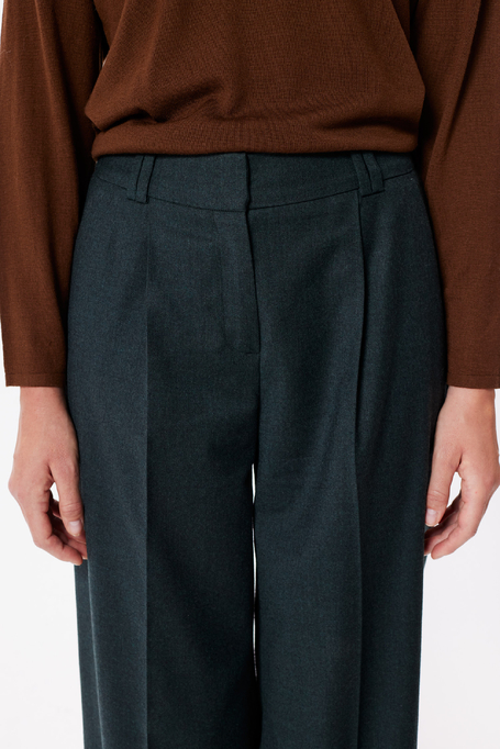 Pantaloni largi verde smarald din lână virgină Pantaloni largi verde smarald din lână virgină