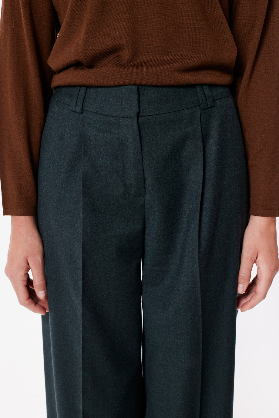 Pantaloni largi verde smarald din lână virgină Pantaloni largi verde smarald din lână virgină