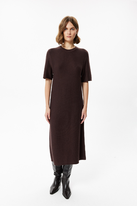 Rochie ciocolatie cu bumbac și mânecă scurtă Rochie ciocolatie cu bumbac și mânecă scurtă