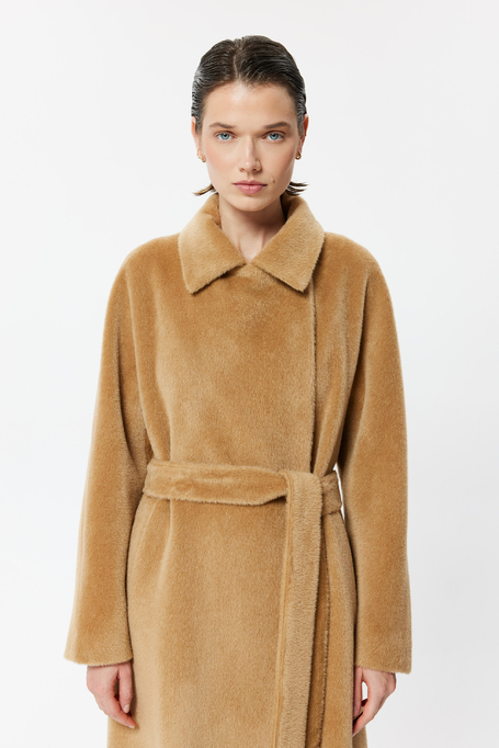 Palton camel cu curea din baby suri alpaca